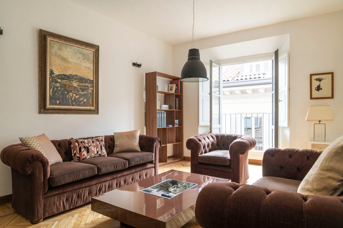 Milano Belle Maison – city center 3 BDR apartment gallery image 2