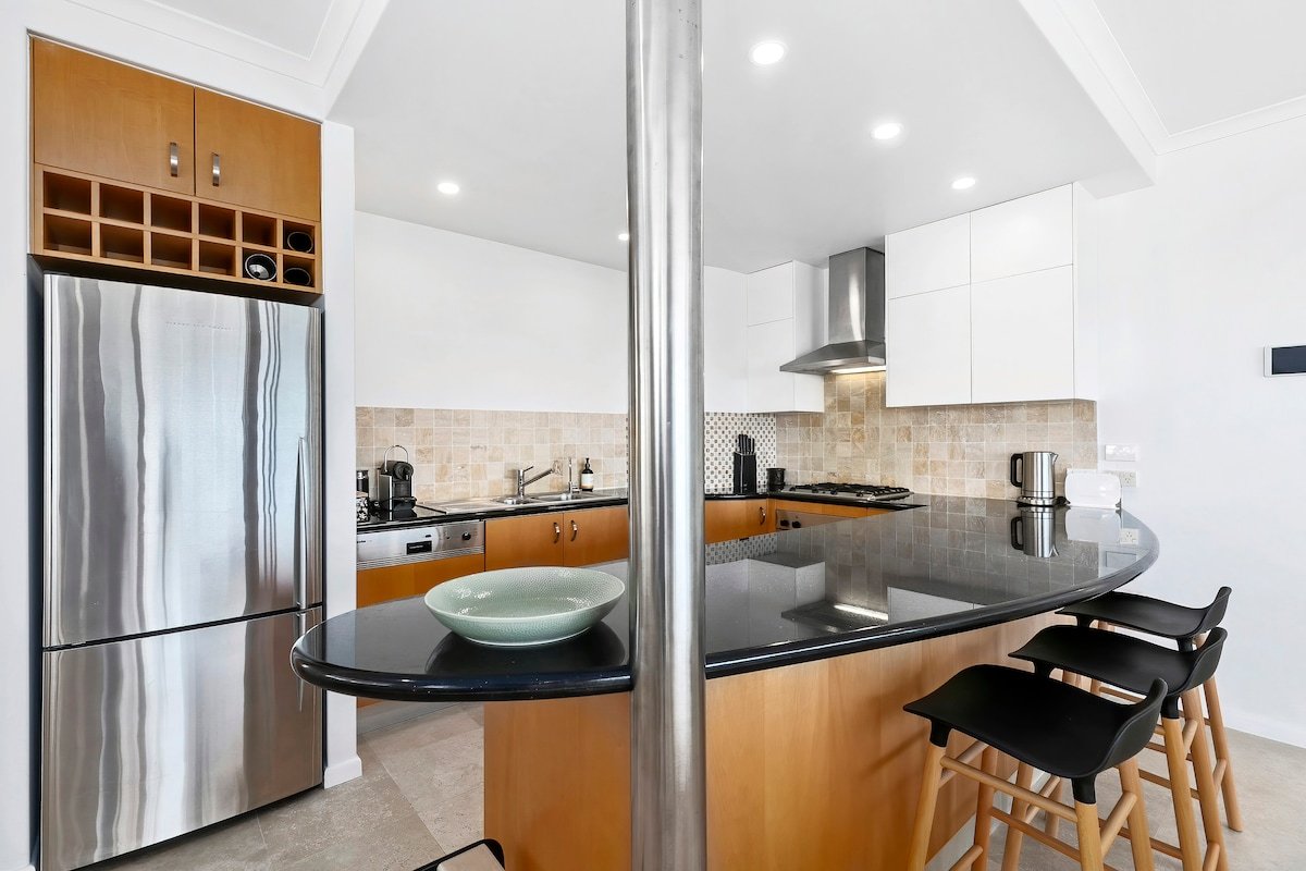 Ocean Viewpoint: Stunning Sunshine Beach Views gallery image 4