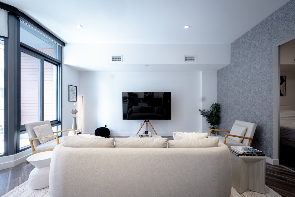 Spacious 2BR/2BA w/ Balcny, RfTop Pool&Gym! gallery image 2