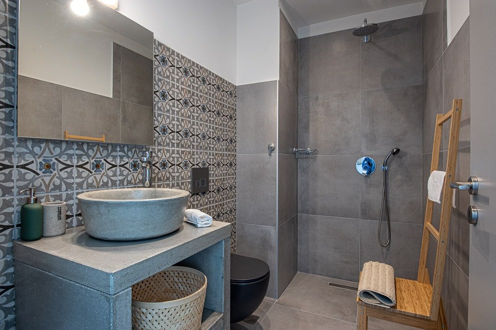 Bella Estate , 6 bed , sea view, heated pool gallery image 5