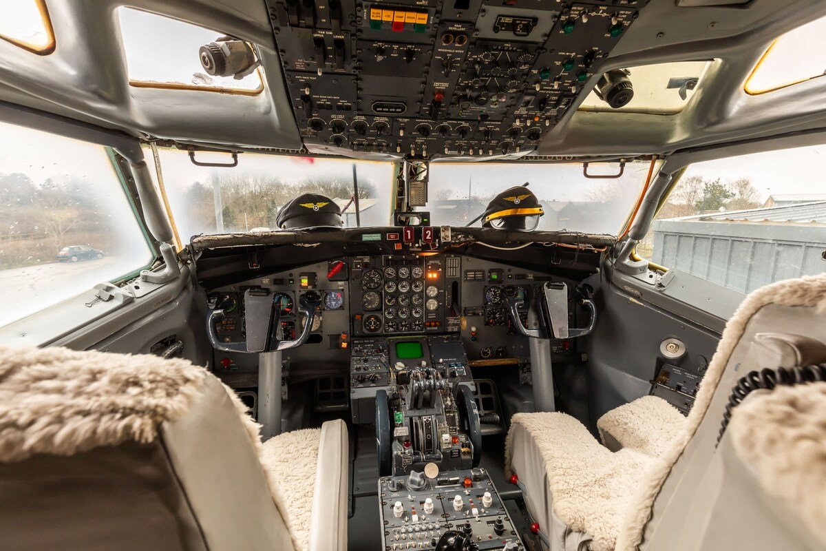 Boeing Airliner Private Jet with hot tub and sauna gallery image 5