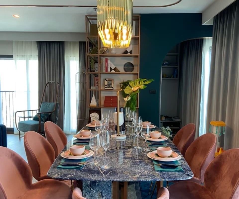 Penthouse Best Location w Train gallery image 4