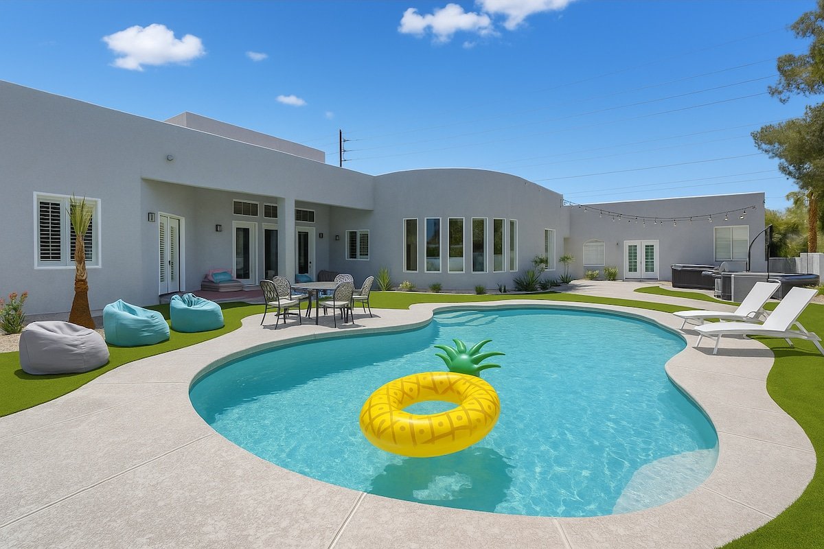 Modern Luxury Home Just Mins from the Strip! gallery image 3
