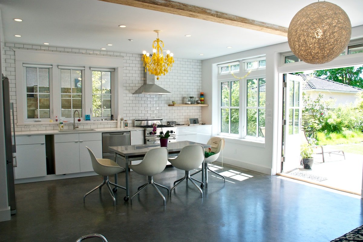 Modern Architectural lakeside Home On The Park gallery image 2