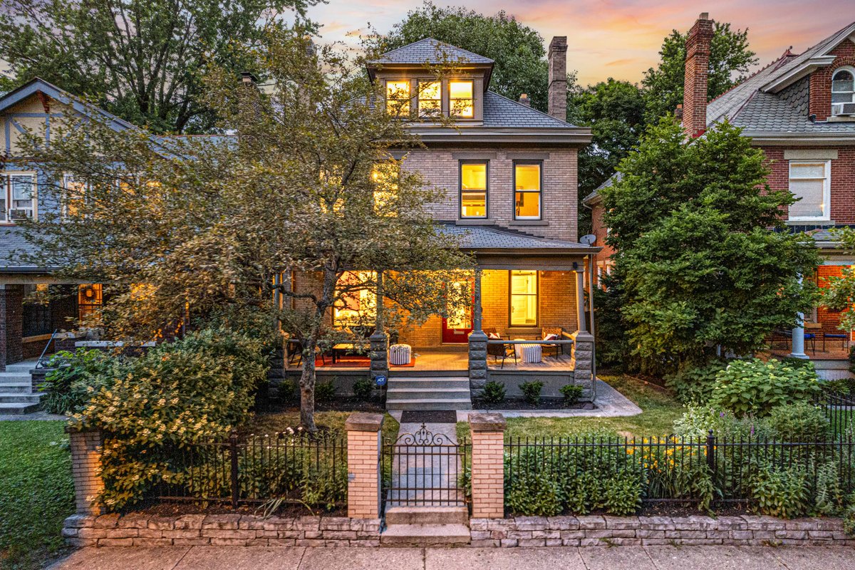 Steps to High St * Chef’s Kitchen * Free Parking