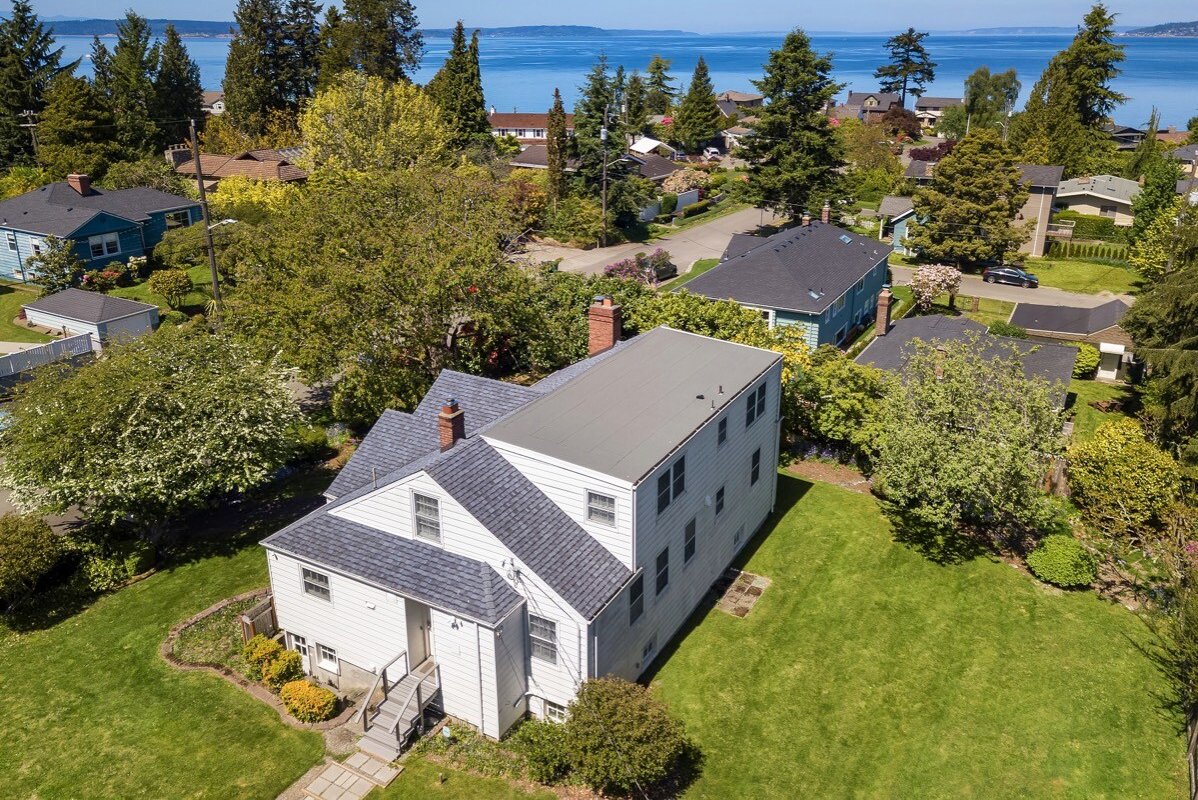 Historic 6 Bedroom Bayside Home With Private Beach gallery image 3