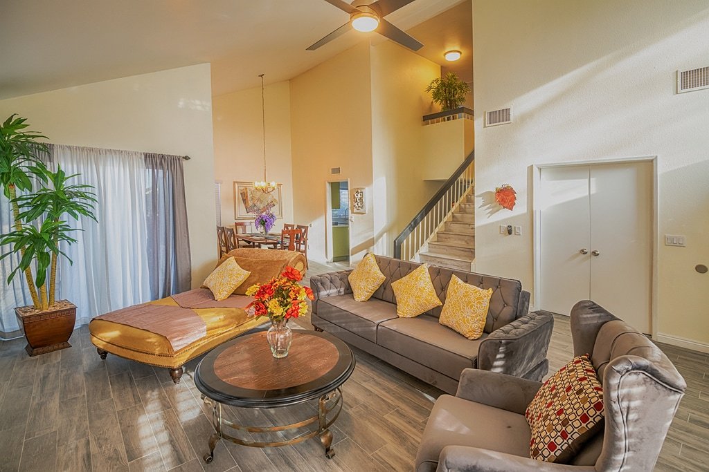 Entire house, pool, close to strip gallery image 2