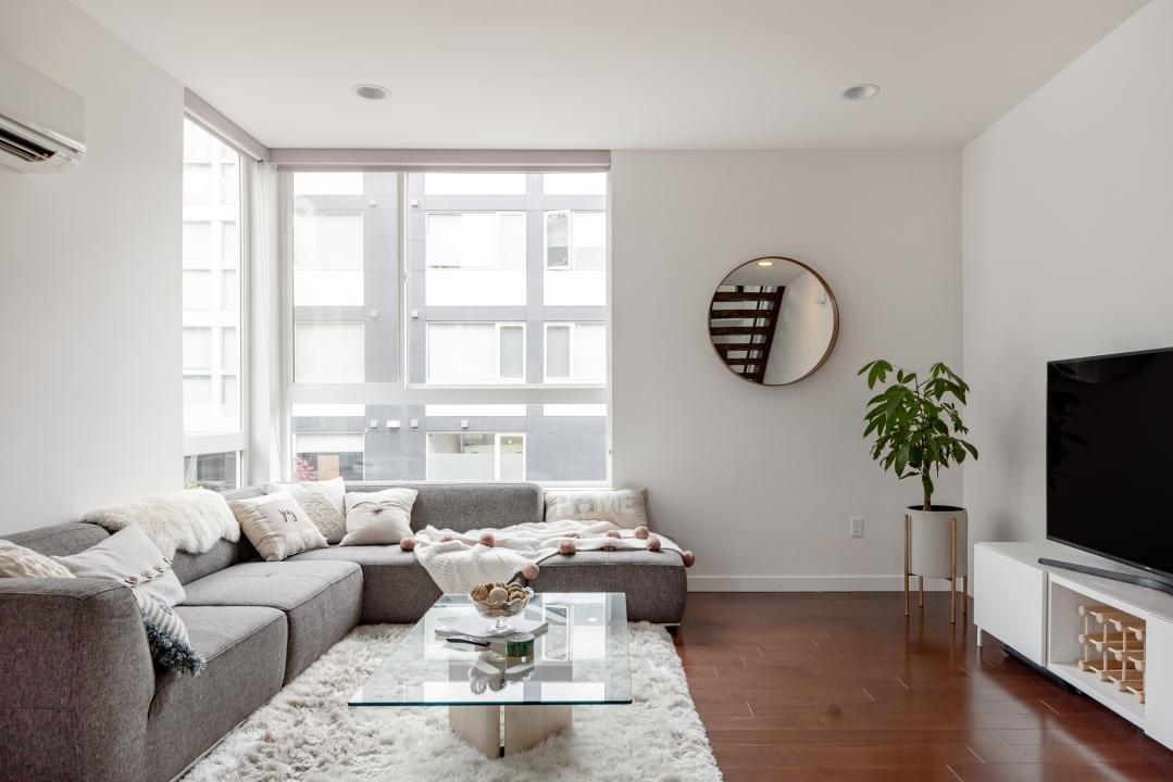 Trendy Seattle 4BR Loft – Rooftop Views & Parking