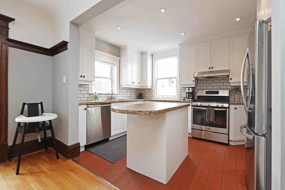 Classic 5 BDRM High Park Family Home/WFH/Pets OK gallery image 5