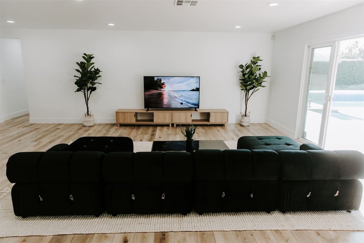 Stunning Hollywood Hills Oasis gallery image 4