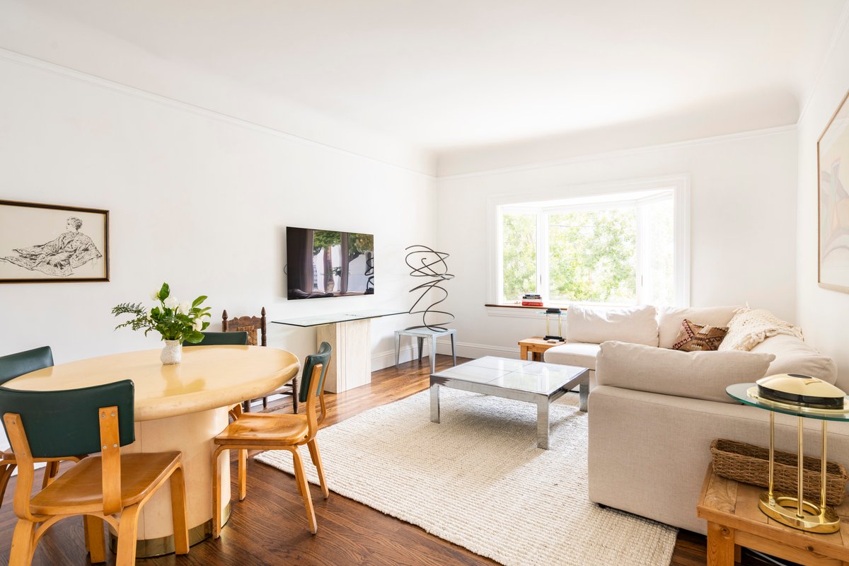 Mish Mish—sunshine central with garage parking