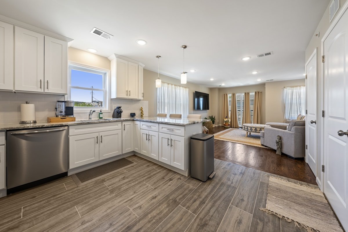 Modern Meets Culture – Top Floor Apartment gallery image 5