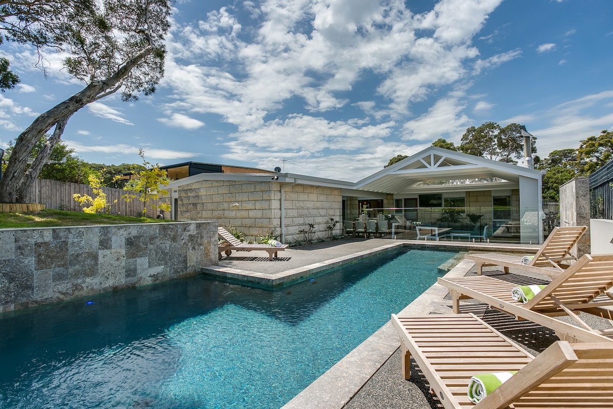 Sorrento Beauty with Sparkling pool gallery image 2