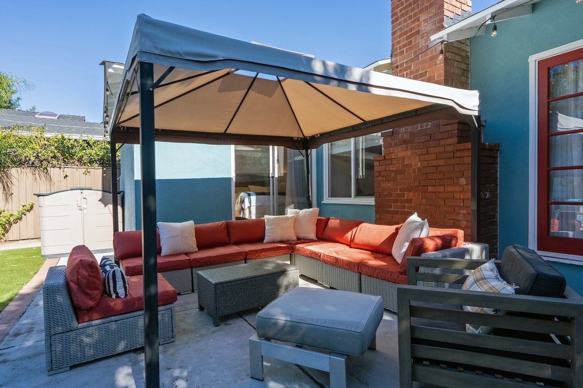 Charming 3BR Studio City Home with Pool & Backyard gallery image 5