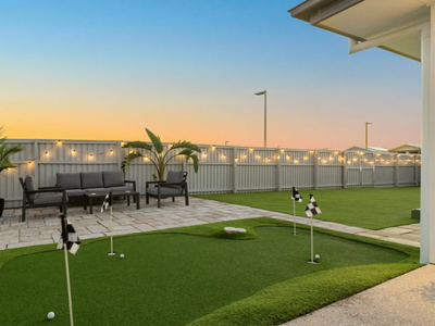 Putt Putt – Pool Slide – 100m to Beach