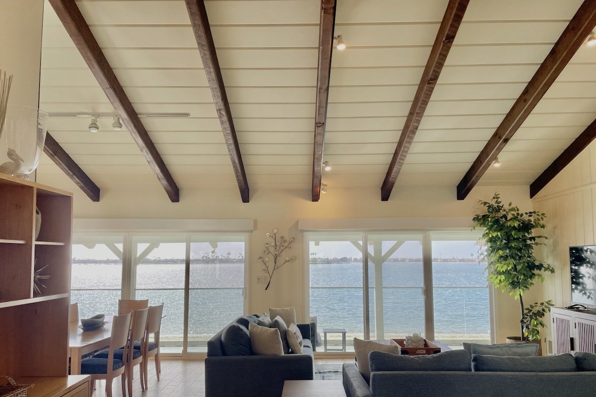 Prime Waterfront Home on Sail Bay! gallery image 4