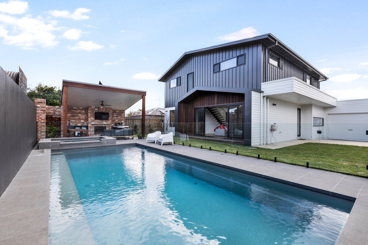 Private Family Retreat! gallery image 3