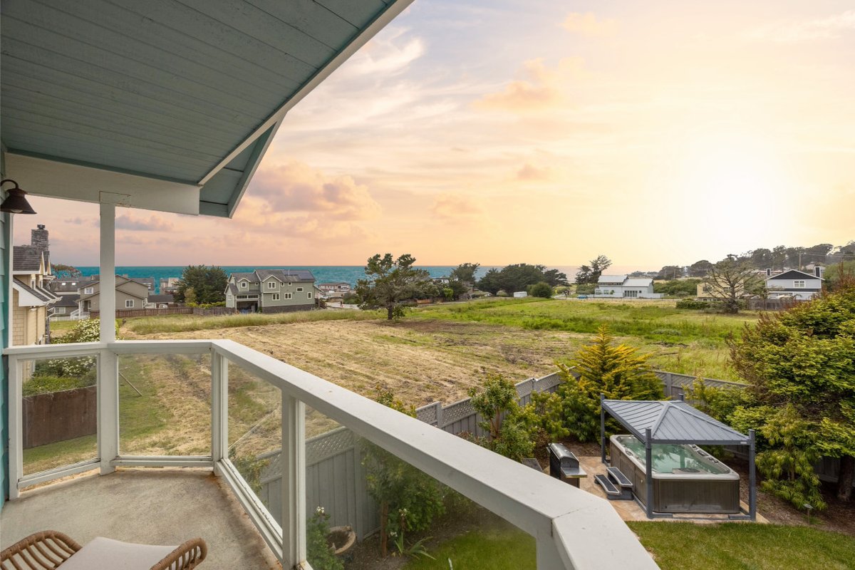 Coastal Dream! OceanView, steps2beach, HotTub, BBQ