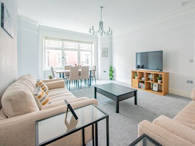 Luxury 4 Bed Flat with Pool Table and Office Space