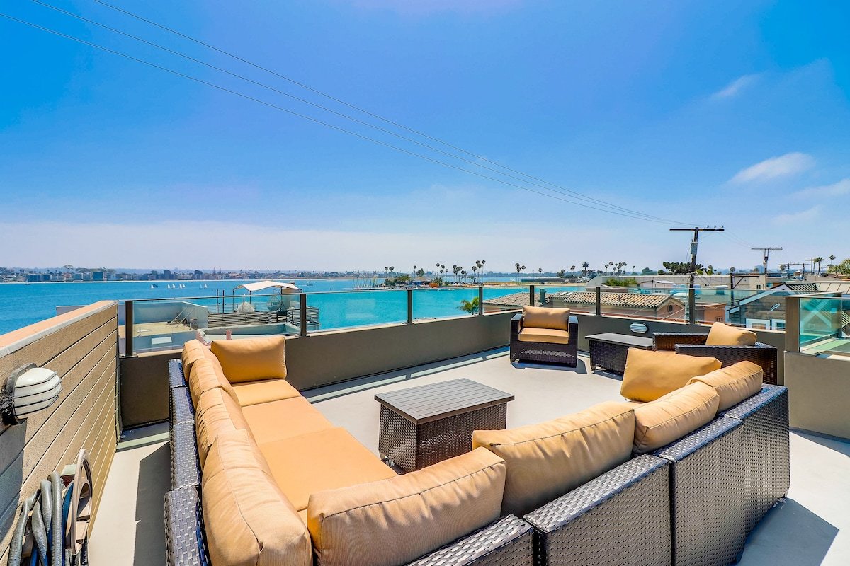 Single Family | Steps to Bay & Beach & Shops gallery image 2