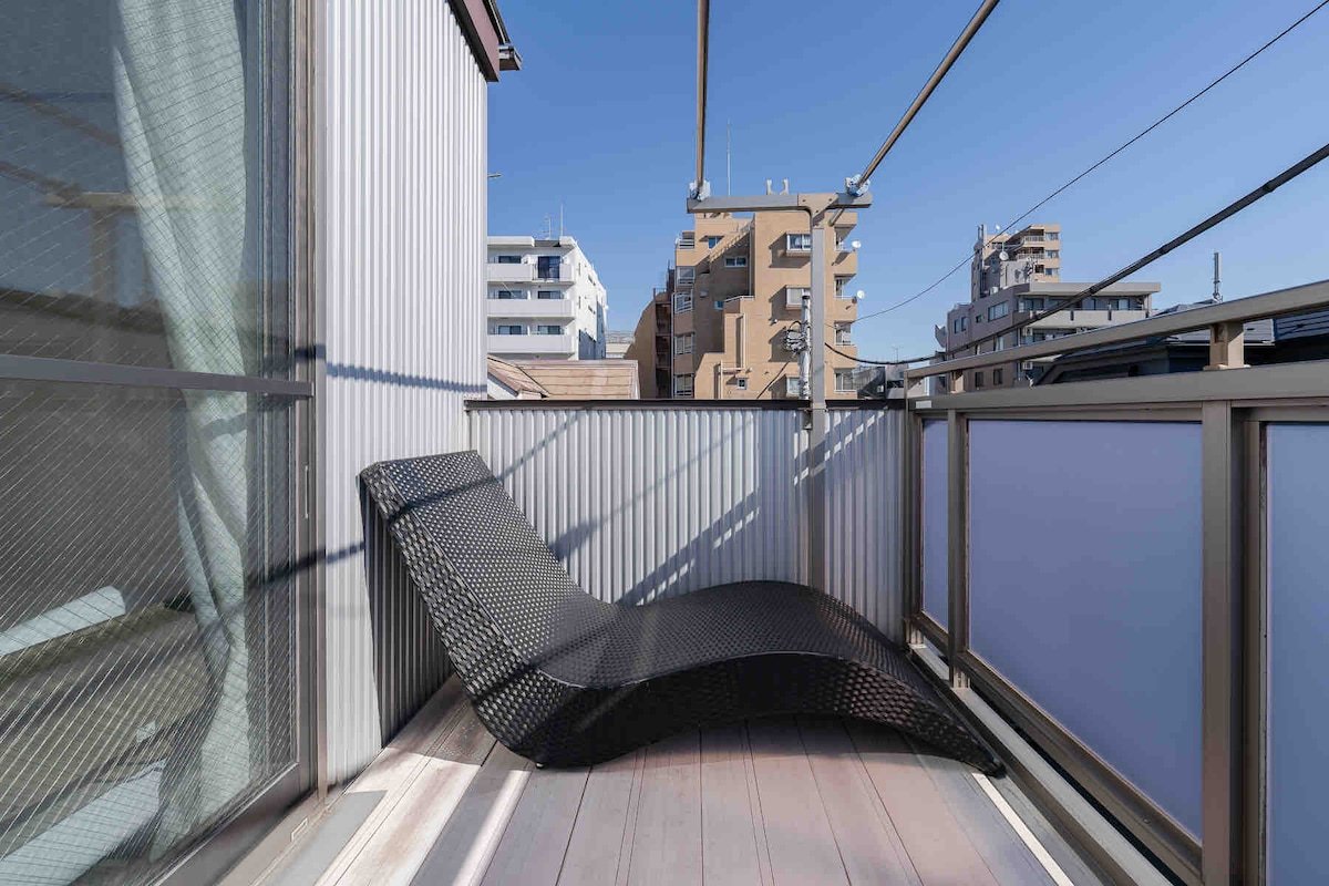 新宿徒歩圏内！100平米のモダン戸建てで贅沢な東京ステイ gallery image 5