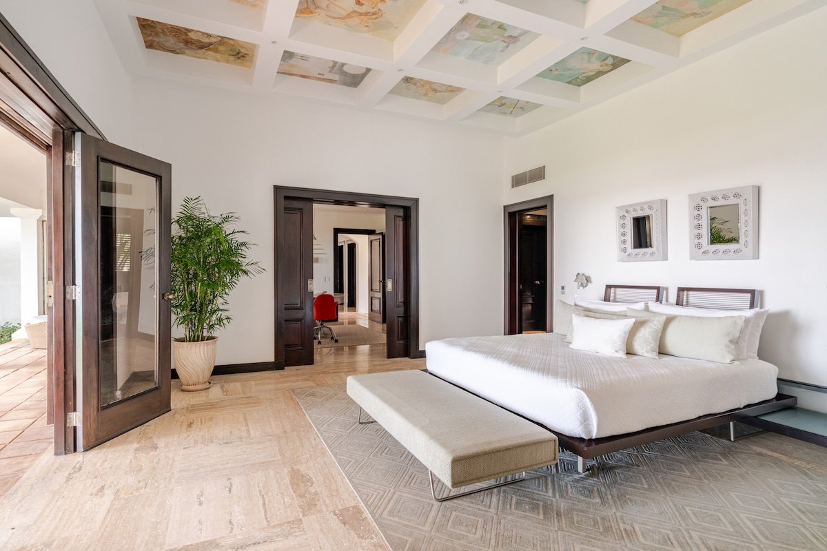 Luxury Ocean Front Villa gallery image 4