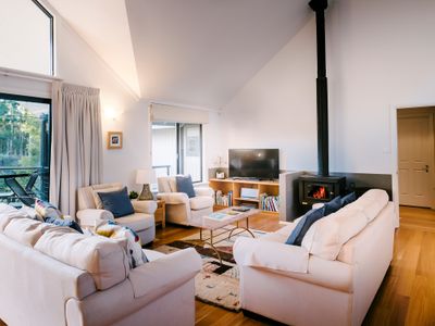 Idyll Estate—Bushland Gem with Spa & Tennis Court