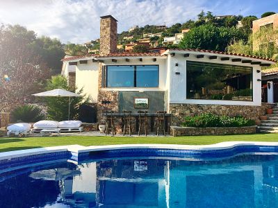 playground and pool. Cal Cercle-Costa Brava