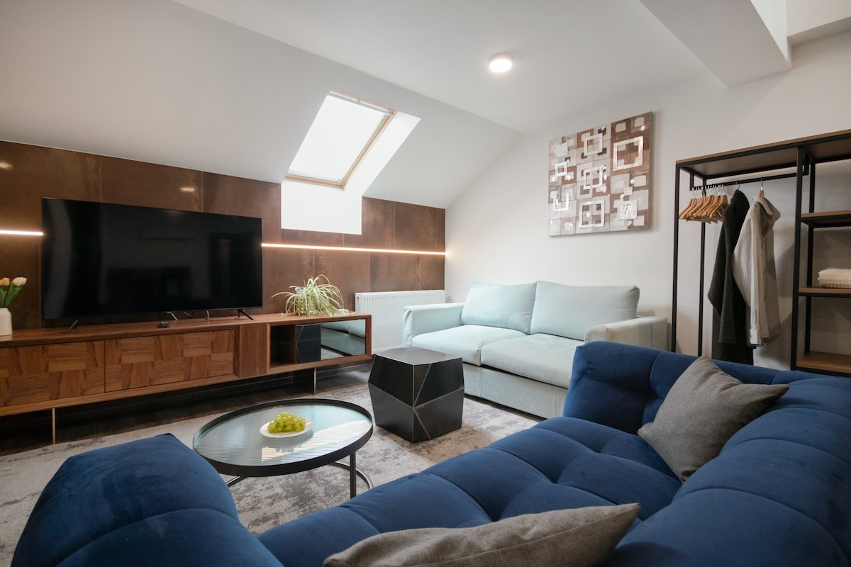 Vibrant Apt in Vinohrady with A/C – CORU House gallery image 2