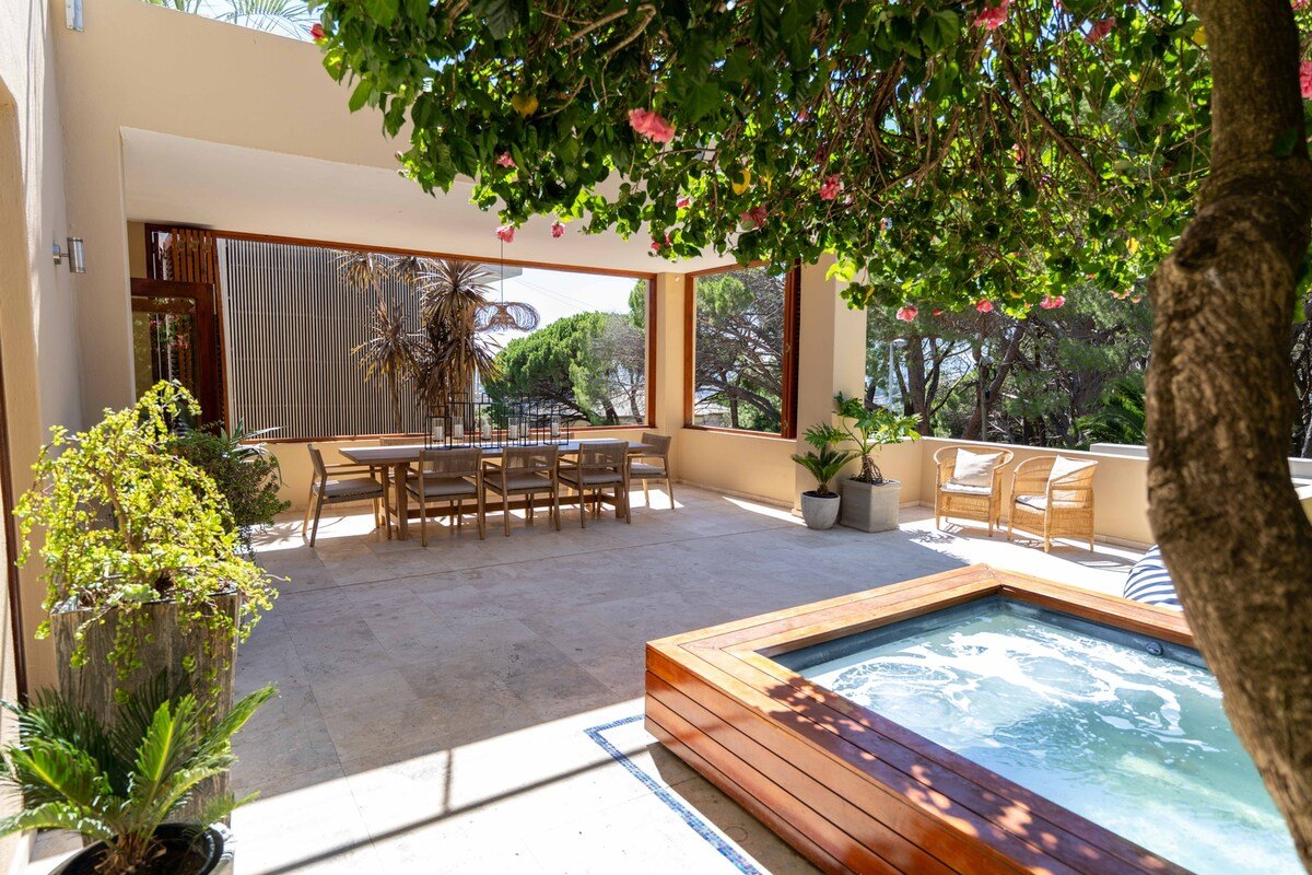 Villa with stunning views gallery image 4