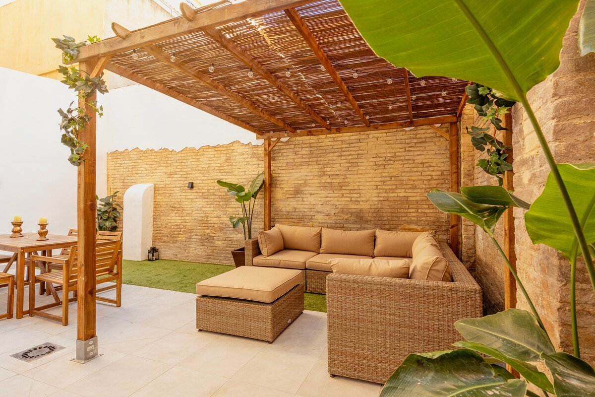 Luxury 3 Bedroom Modern Apt Large Cozy Terrace gallery image 4