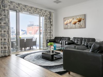 Super comfy – super spacious – walk to CBD