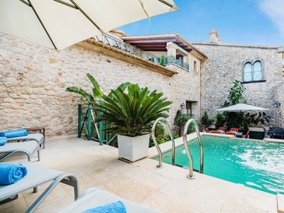 Domus Lleo, a Lovely Luxury House in Town Center