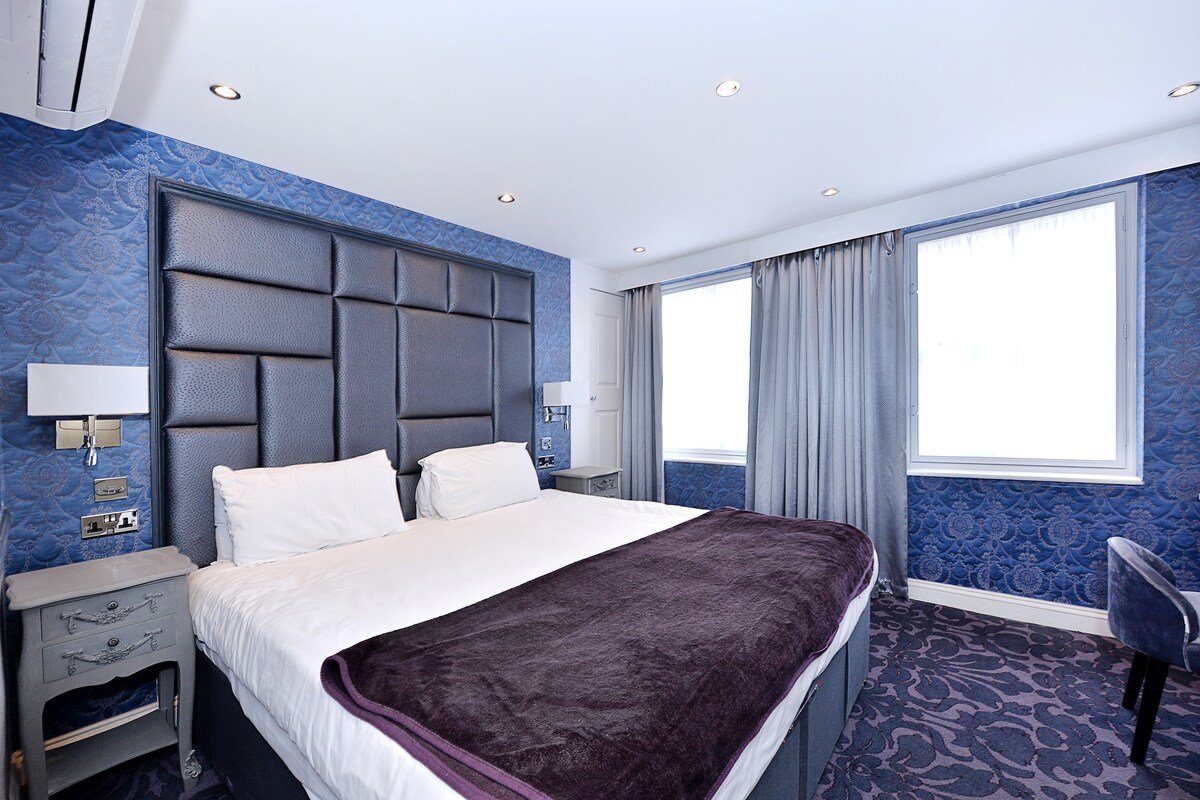 4 Bed/2 Bath Duplex, AC, FibreOptic Wi-Fi gallery image 5