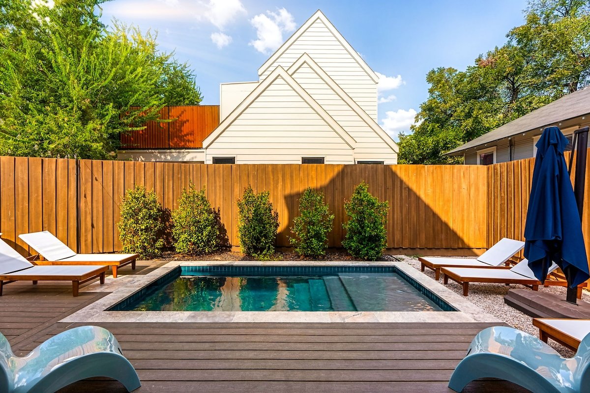 Austin Abode | Heated Pool | Sleeps 12 | Rainey St gallery image 4