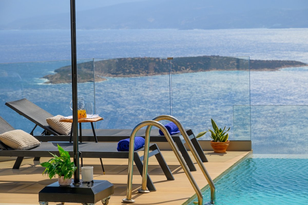 Majestic View Villa 1 – sea views and heated pool gallery image 3