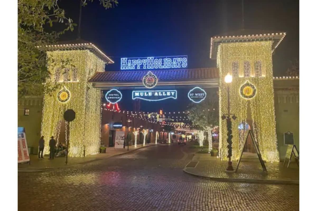 StockYards!-1.5 blk-TCU-Cowboy Cottage sleeps 9 gallery image 3