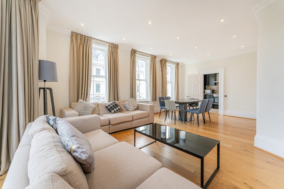 London Gardens – Hyde Park Views 2 Bedroom Flat gallery image 2