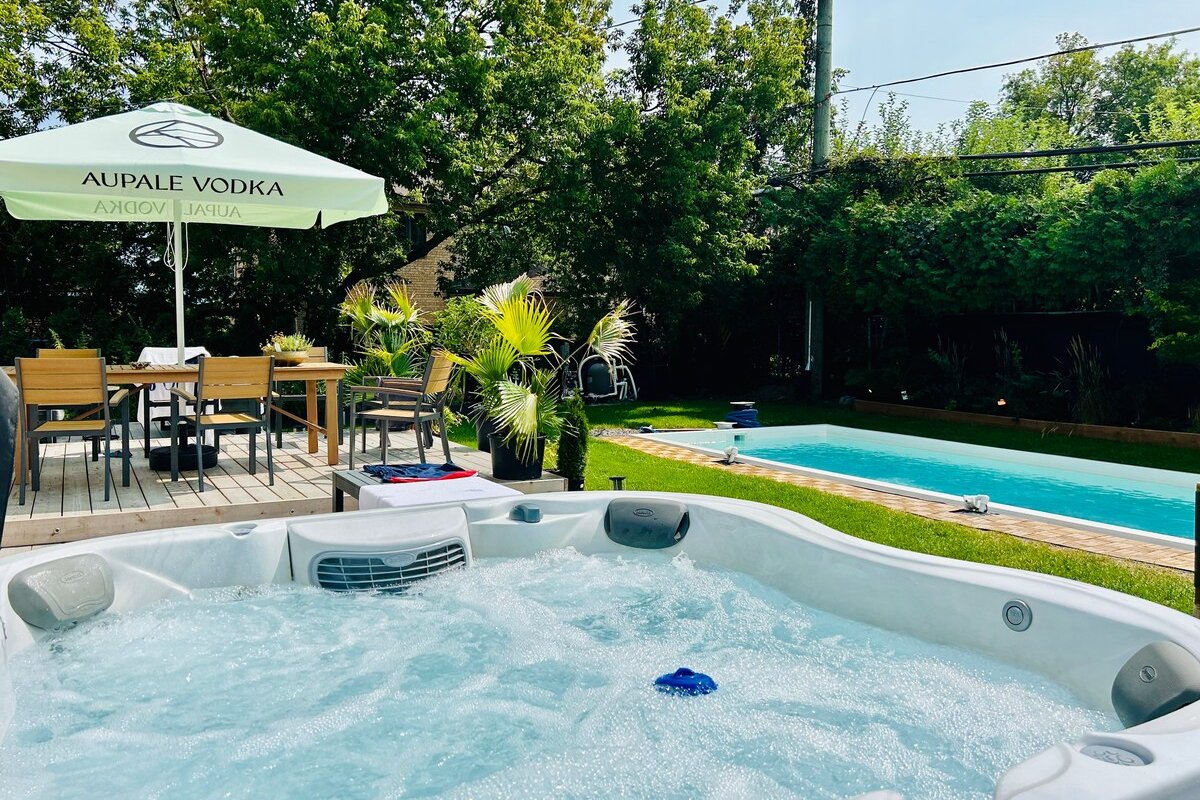 Luxury Retreat w/ Outdoor Pool & Dream Kitchen gallery image 5