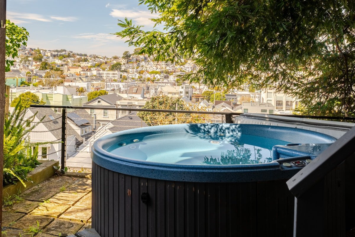Stylish Noe Valley View with Hot Tub & Sauna gallery image 3
