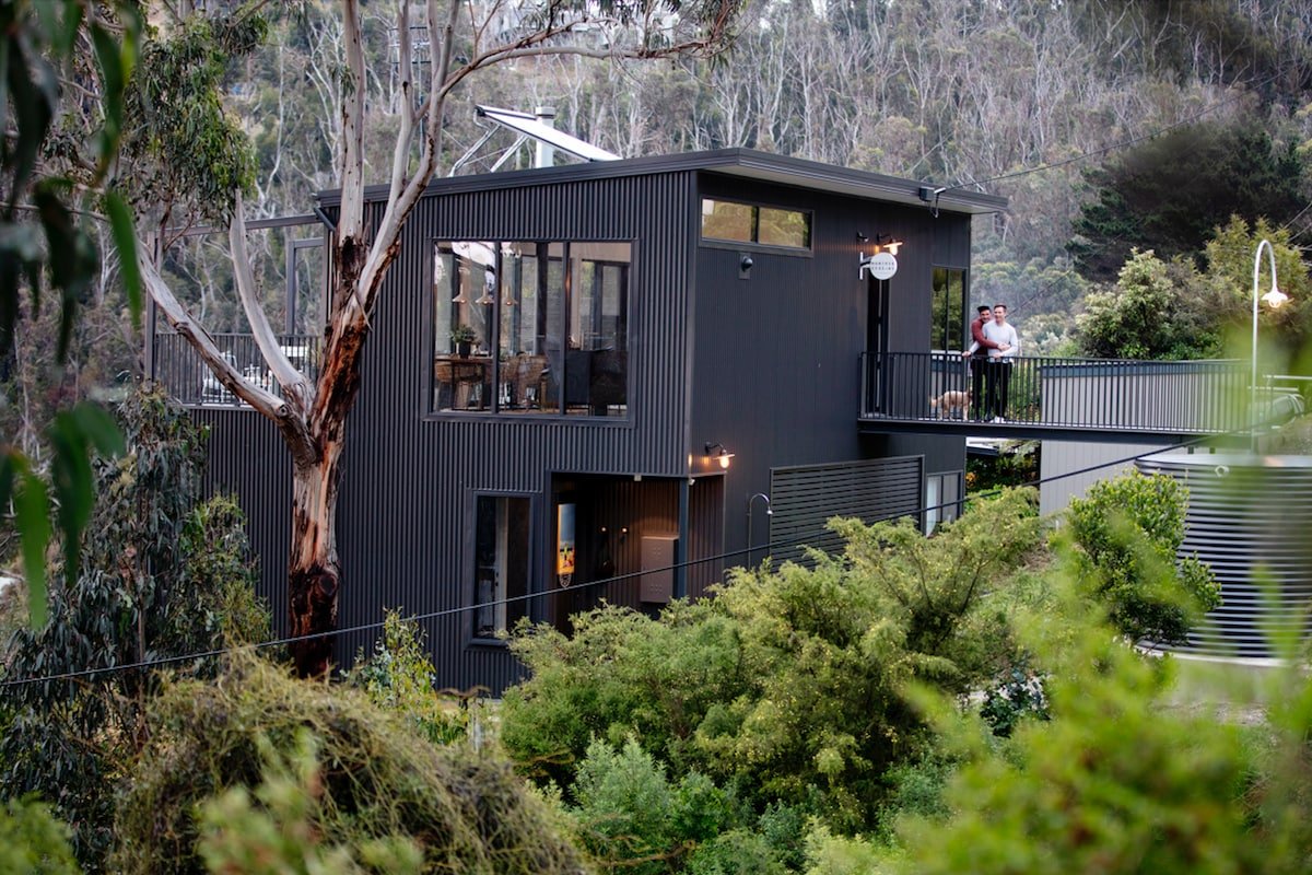 Months and Seasons – Beach House – Stunning Views gallery image 2