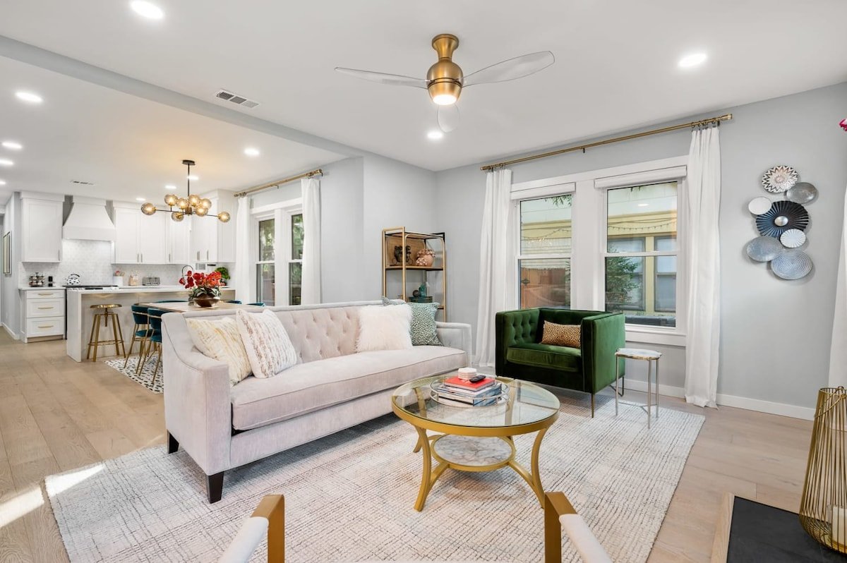 The Hansel-Modern 4 Bed, 3 Bath Bungalow, Hot Tub gallery image 3