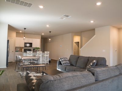 Corp Home 5Bdrm+Flex, 10Bd 3 Ba, Tesla, Samsung