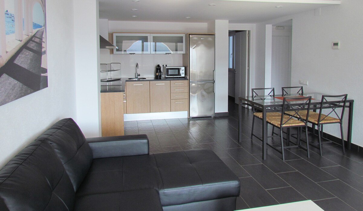 Apartament amb vistes a Cadaqués i piscina gallery image 3