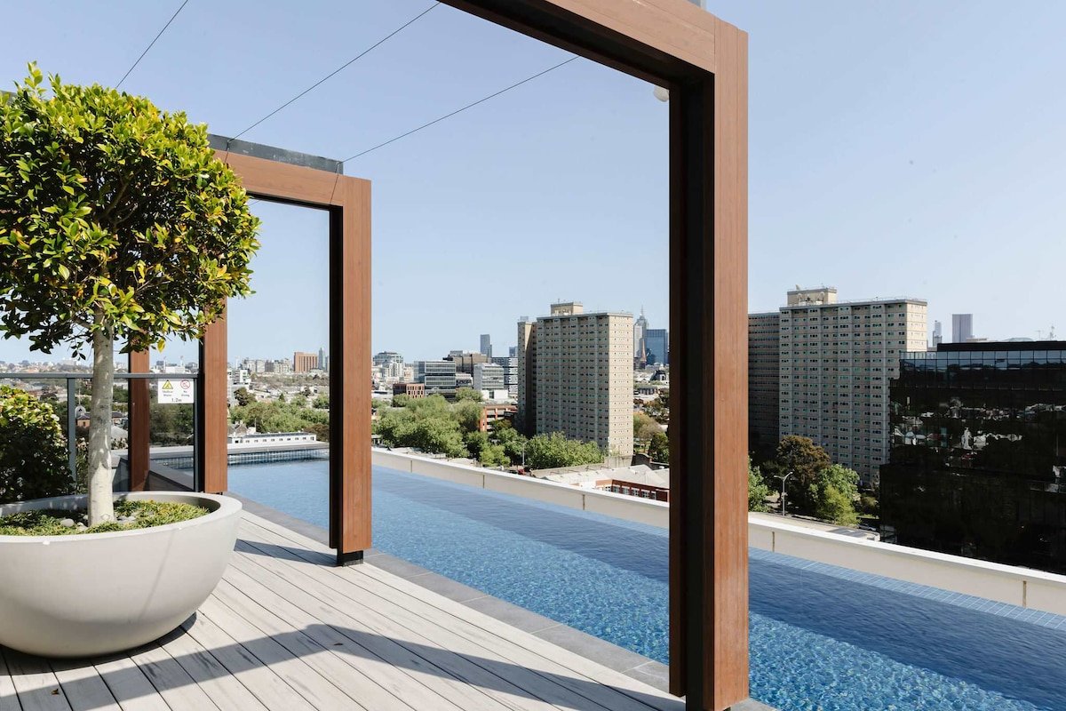 Abbotsford Abode With Pool, Parking & Gym gallery image 2