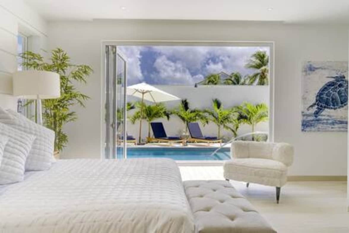 7 Porters Place – The White House on Mango Drive gallery image 2