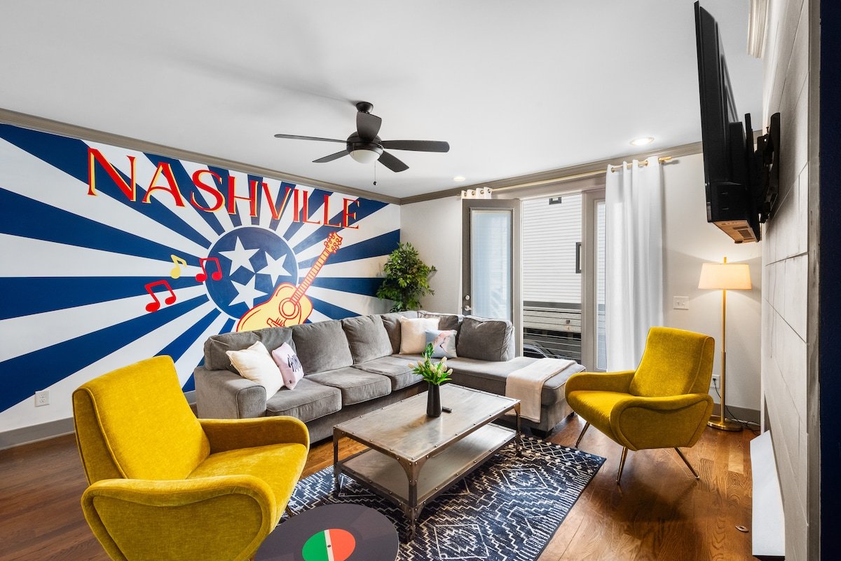 Nashville’s 3-Bed Stunner with Rooftop Deck gallery image 3
