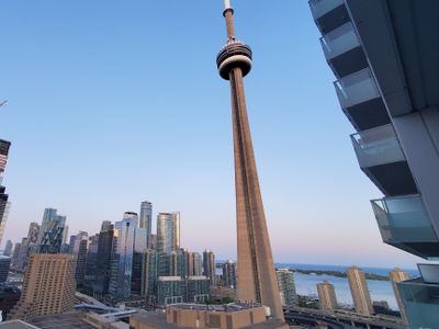 * 2 bedroom CN Tower/Lake View *