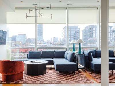 Luxury Fulton Market Penthouse Amazing City Views