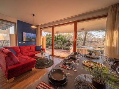 Stylish Ap in modern villa with whirlpool&terrace